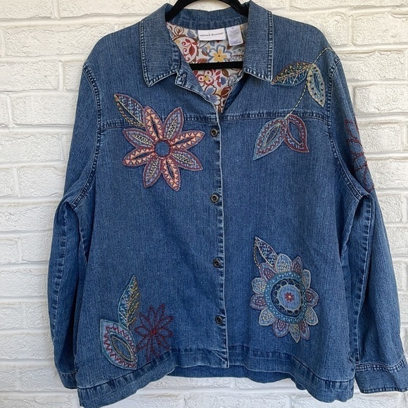 Embroidered Denim Vintage Jacket With Pockets (Can be worn oversized) - Picture 11 of 11